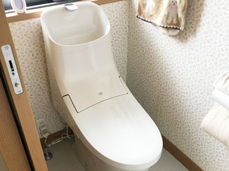 トイレリフォーム 手洗い部分が広く使いやすいタンク一体型のトイレ