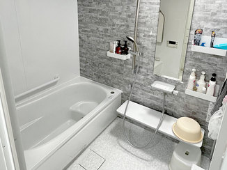 バスルームリフォーム 明るいバスルームと収納が増え使い勝手が良くなった洗面所