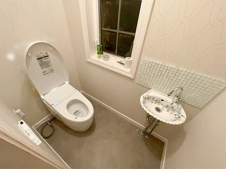 トイレリフォーム 内装にもこだわった、２つのトイレ空間