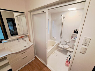 バスルームリフォーム 洗面室の床も補強され、快適に使用できるようになった水廻り設備