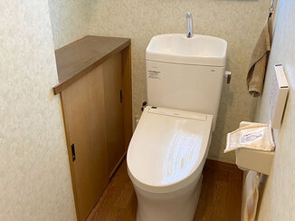 トイレリフォーム 部屋が明るく見える、ホワイトの清潔感あるトイレ