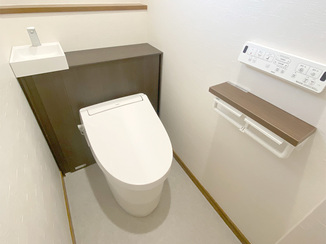 トイレリフォーム 生活感を隠しておしゃれなモダンレストルームへ