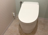 トイレリフォームコストを抑えながらデザイン性アップのタンクレス風トイレ