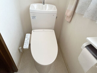 トイレリフォーム お掃除しやすく節水も叶えた、明るくきれいなトイレ